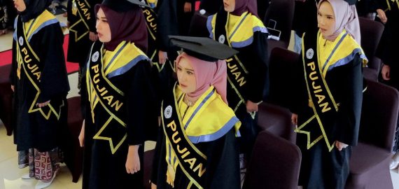 WISUDA XIV: POLIBARA LUNCURKAN PROGRAM INTERNSHIP
