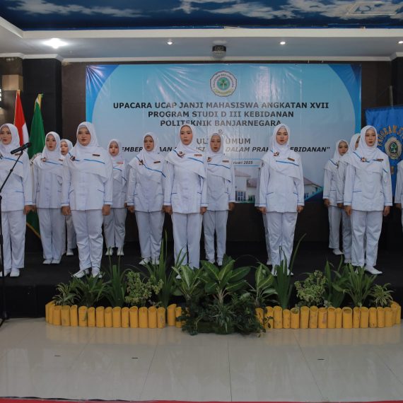 Upacara Ucap Janji Mahasiswa Angkatan XVII Program Studi Kebidanan Politeknik Banjarnegara