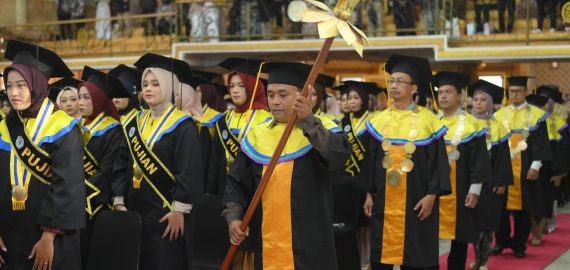 Politeknik Banjarnegara Wisuda 94 Mahasiswa, Siap Bersaing dan Ciptakan Lapangan Kerja