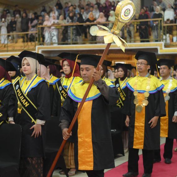 Politeknik Banjarnegara Wisuda 94 Mahasiswa, Siap Bersaing dan Ciptakan Lapangan Kerja