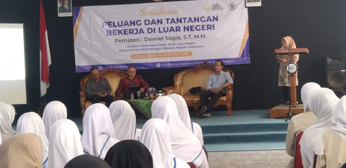 Direktur BP2MI Devriel Sogia S.T., M.M. Sampaikan Sosialisasi Pemetaan Pasar Kerja Luar Negeri di Politeknik Banjarnegara