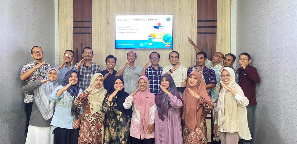 Direktur Politeknik Banjarnegara “Apresiasi Dosen dan Evaluasi Pembelajaran Jadi Momentum Transformasi Menuju Penyatuan dengan Unsoed