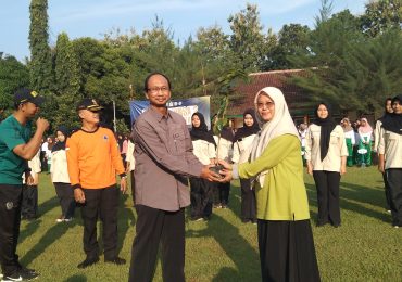 Penandatanganan MoU dan Penyerahan Bibit oleh Politeknik Banjarnegara kepada SMAN 1 Purwareja Klampok